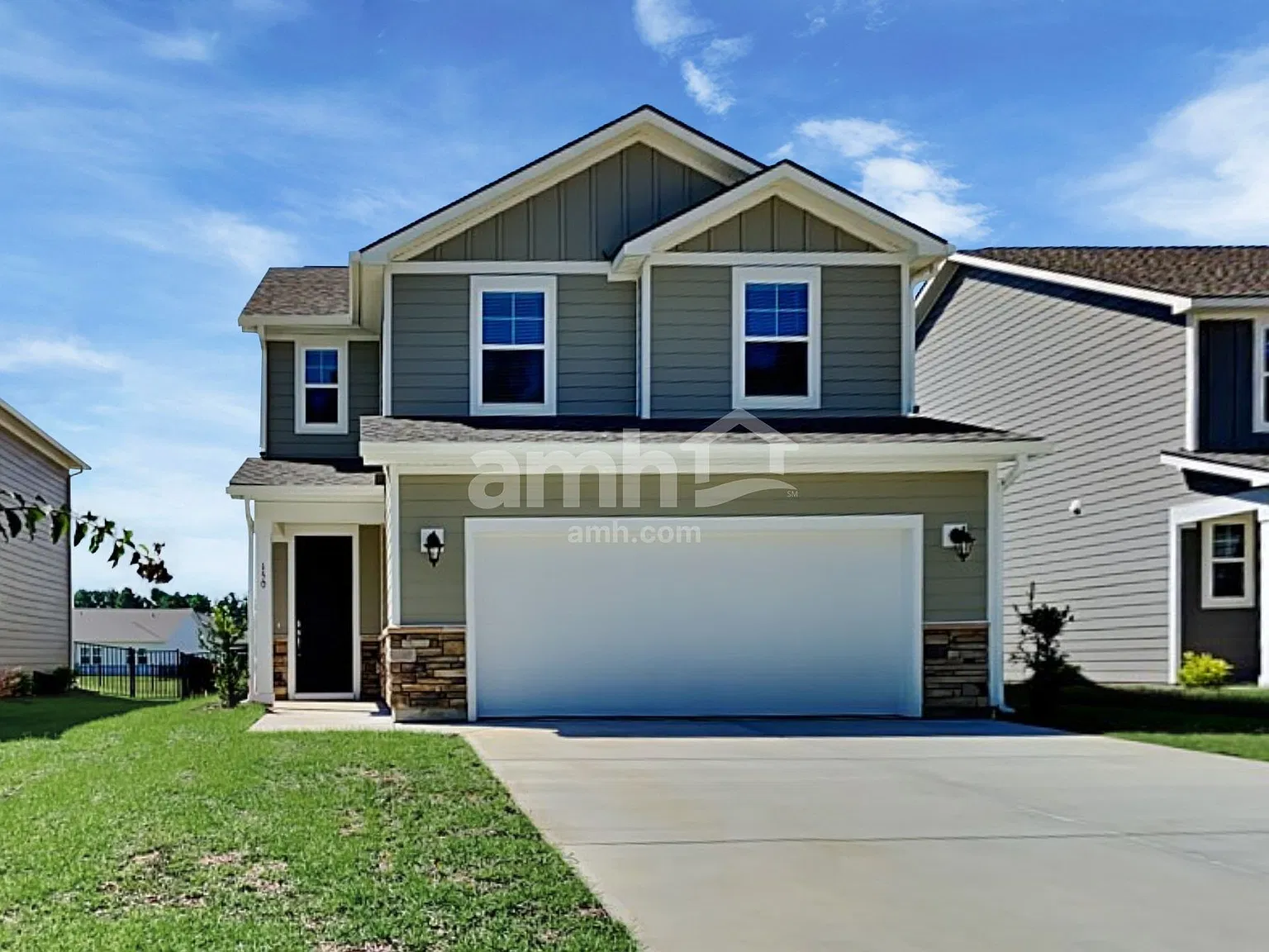4 bed, 2.5 bath, 1977 sqft, $2,460 — Photo 1