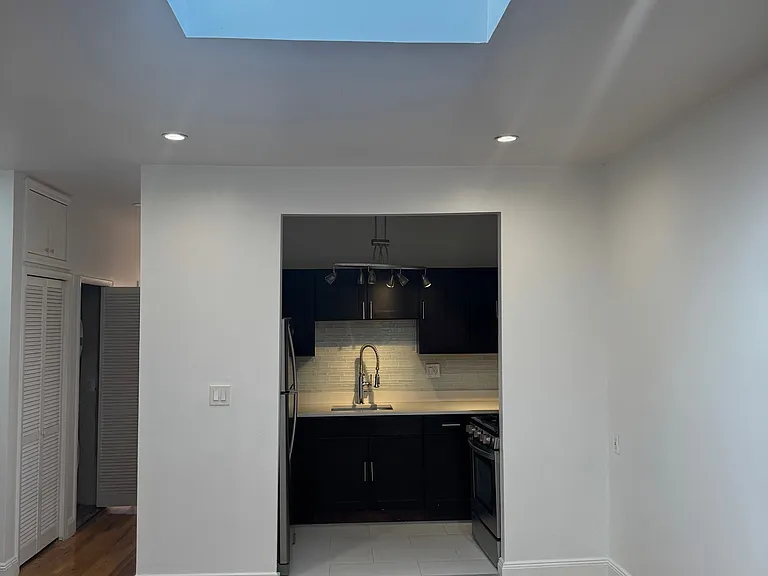 228 Monroe St #4 — Photo 2