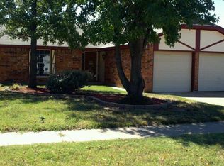 920 SW 16th St, Moore, OK 73160