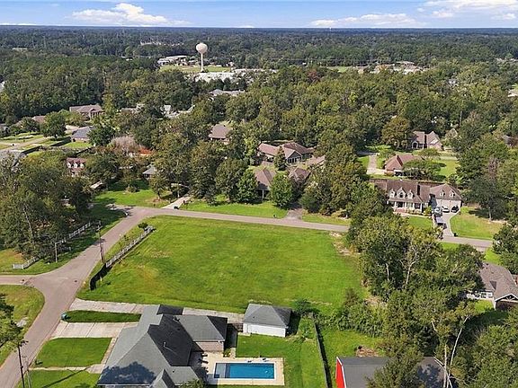 3rd image of 14 Weldon Cir