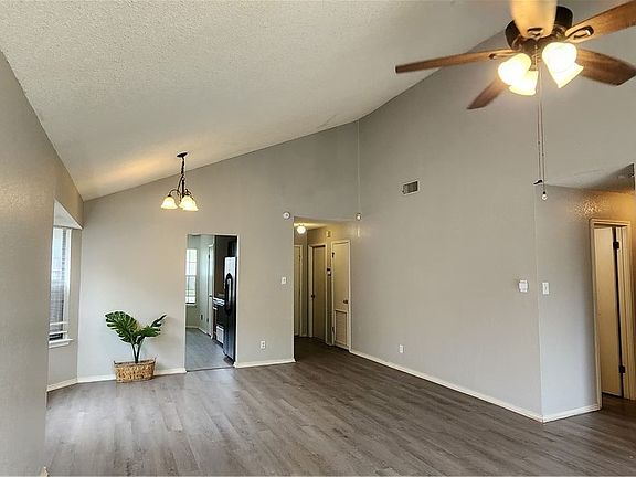 3rd image of 2102 Cascade Dr