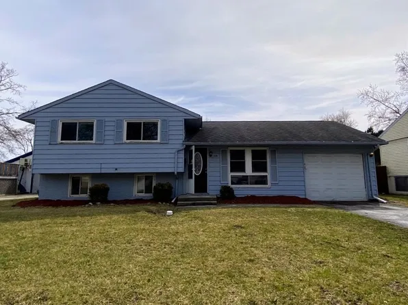 216 E Maple Dr, Glenwood, IL 60425