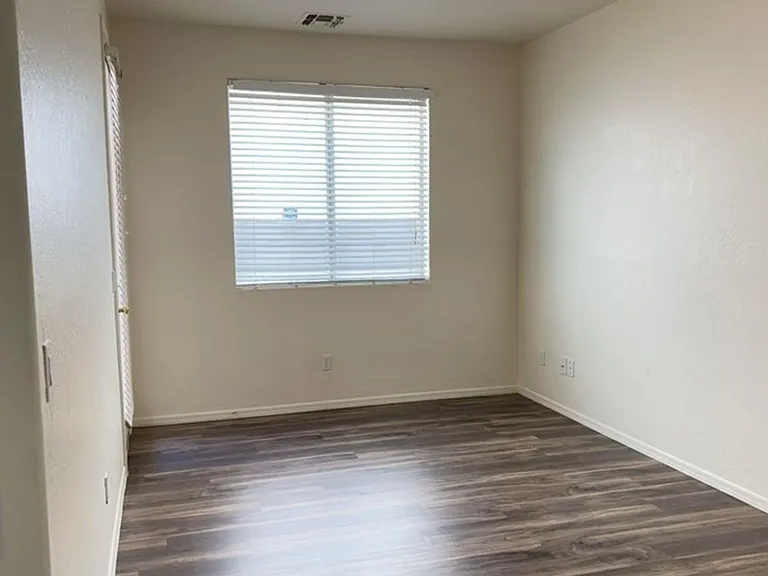 10018 W Winslow Ave — Photo 7