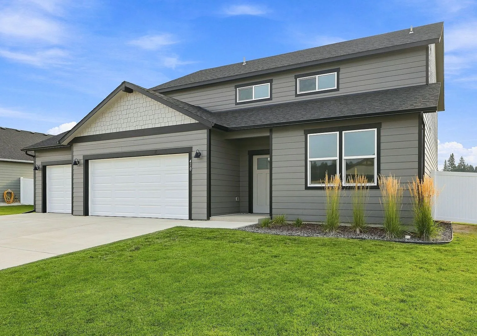 Spacious 5-Bedroom with Loft with 3-Car Garage — Photo 2