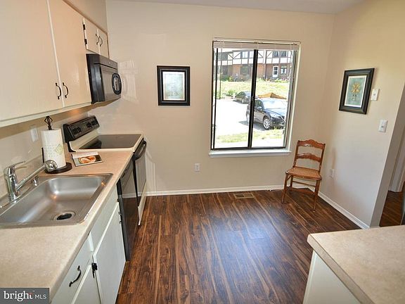 3rd image of 426 Knottwood Ct