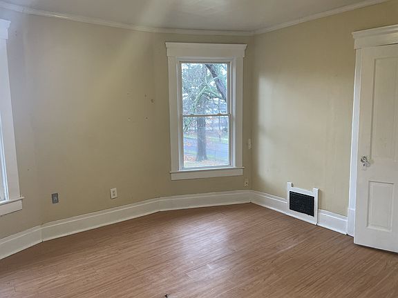 4th image of 43 Cotter Ave #11131516