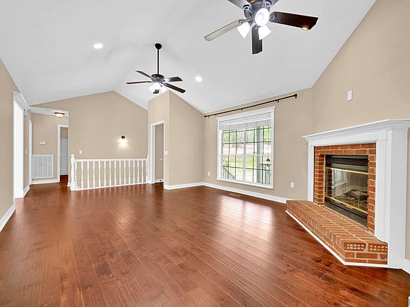 4th image of 170 Fox Ridge Dr