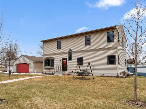 776 Rose Pl, Roseville, MN 55113