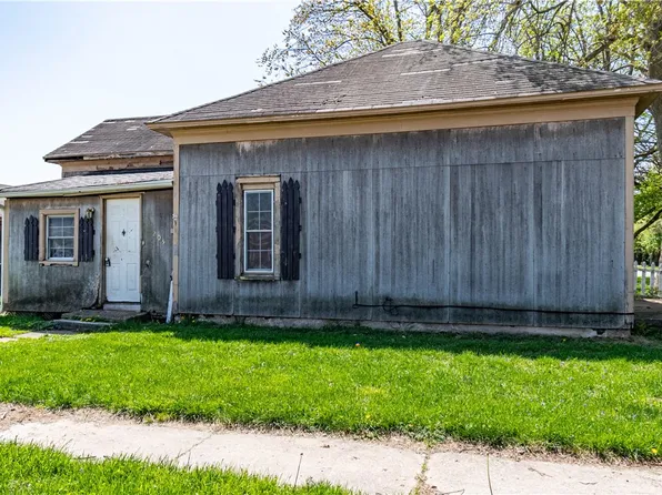 205 E East St, Argenta, IL 62501