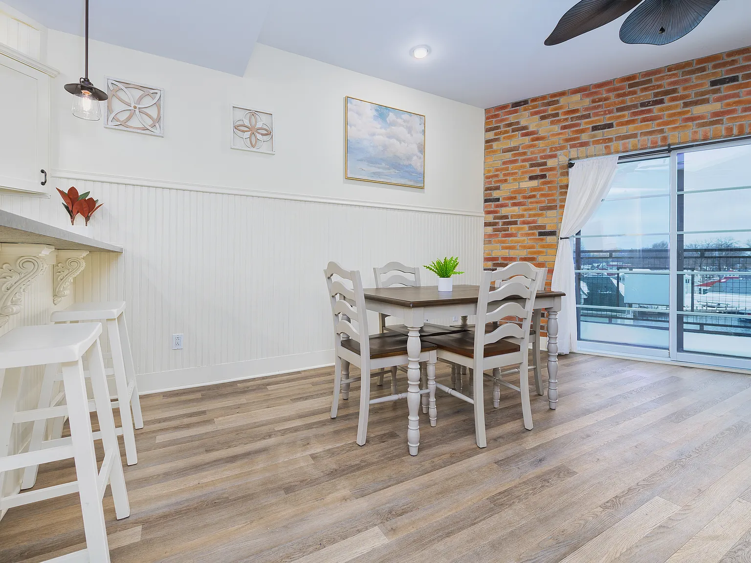 3 bed, 1300 sqft, $2,200 — Photo 1