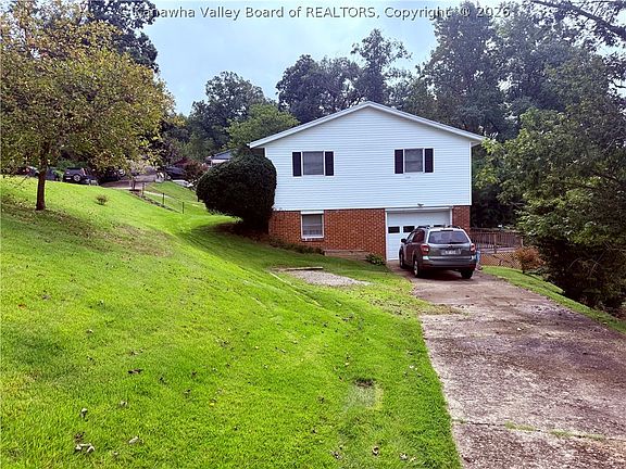 3rd image of 120 Wildwood Dr