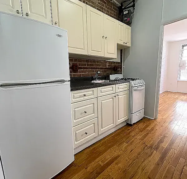 1109 1st Ave #5A — Photo 7