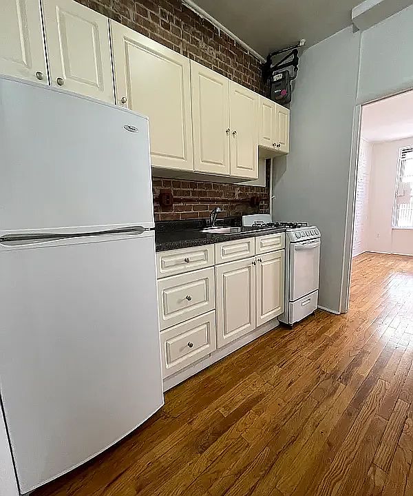 1st image of 1109 1st Ave #5AA