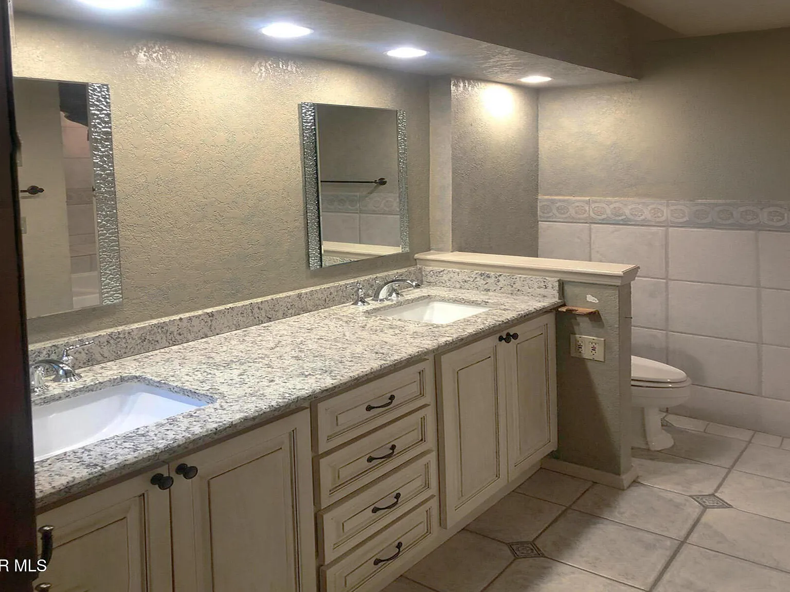 3 bed, 2.0 bath, 2312 sqft, $3,400 — Photo 3