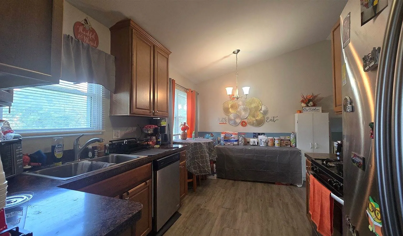 3 bed, 1.5 bath, 1400 sqft, $2,895 — Photo 2