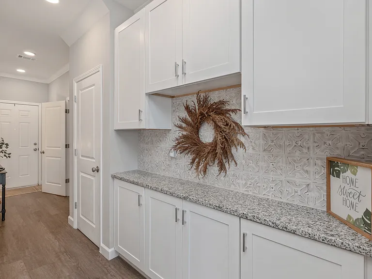 1802 Stable Ln #B2 — Photo 11