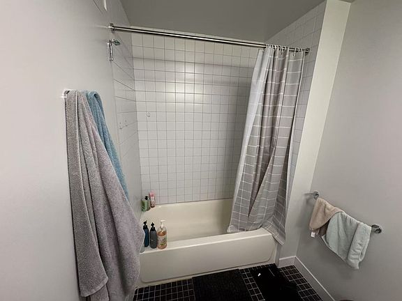 2nd image of 595 Pavonia Ave