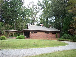 2nd image of 215 S Hillcrest Dr