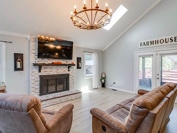 5th image of 3075 Bowen St