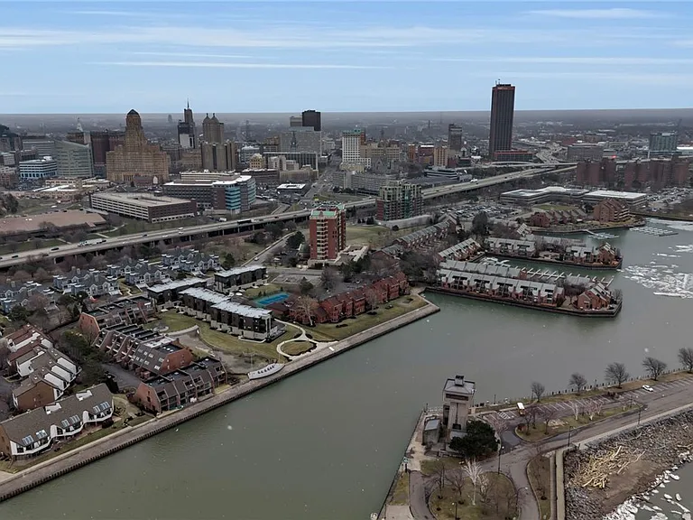 240 Lakefront Blvd — Photo 37