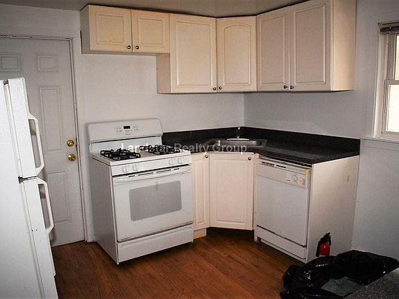 4th image of 3921 N Marshfield Ave #G