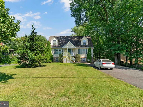 6703 Oak Dr, Alexandria, VA 22306