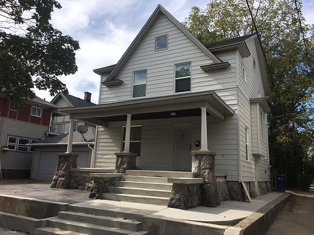 1st image of 417 Benjamin Ave SE