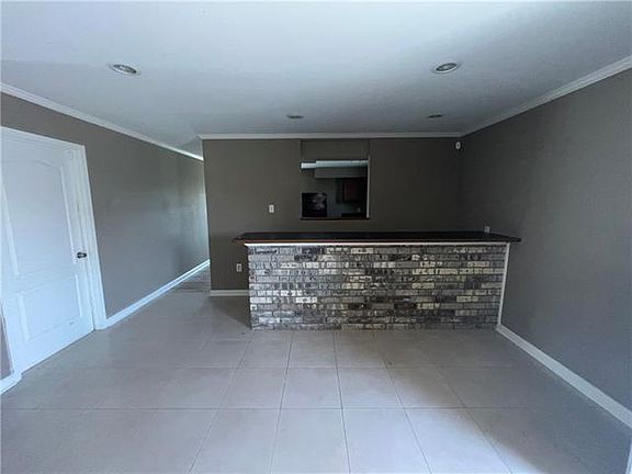 3rd image of 1001 E Saint Avide St