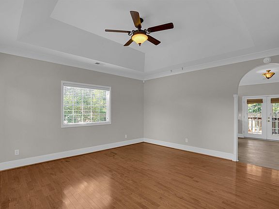 4th image of 107 Hook Ave