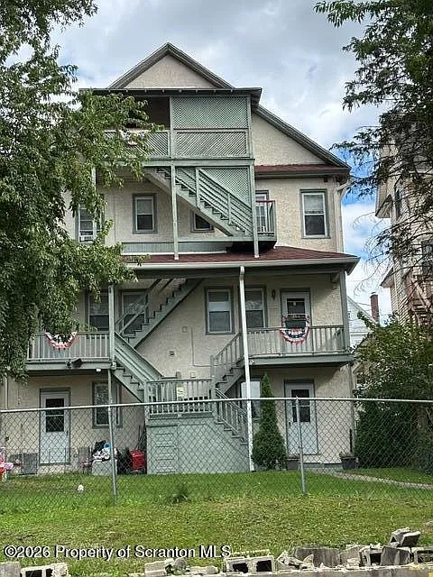 1 bed, 1.0 bath, 900 sqft, $1,000 — Photo 2