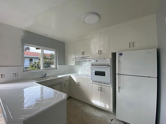 2nd image of 129 Natoma Ave APT C