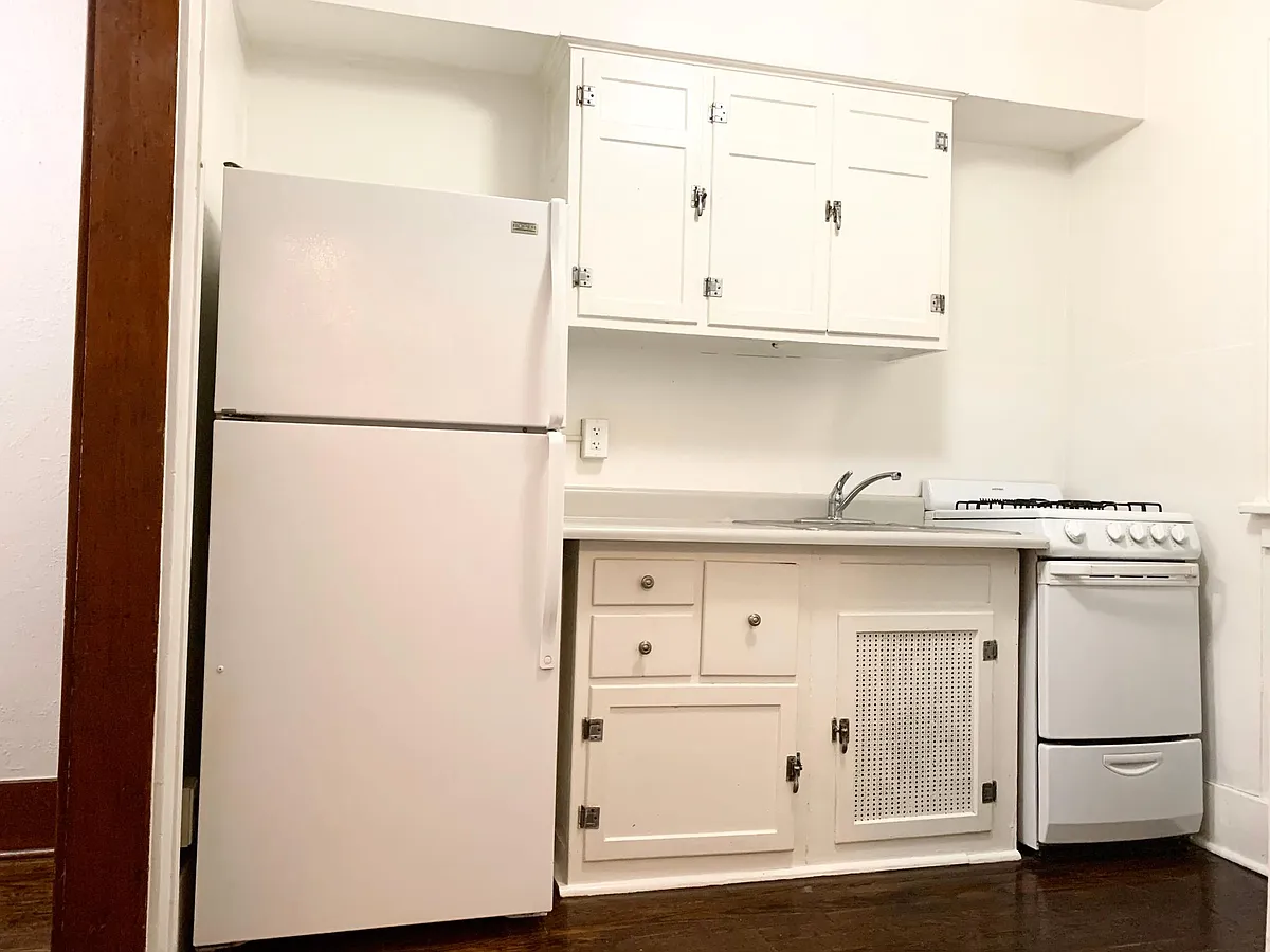 Building Photo - 125 E Washington St #5