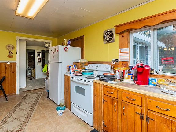 2nd image of 279 Greenfield Ave