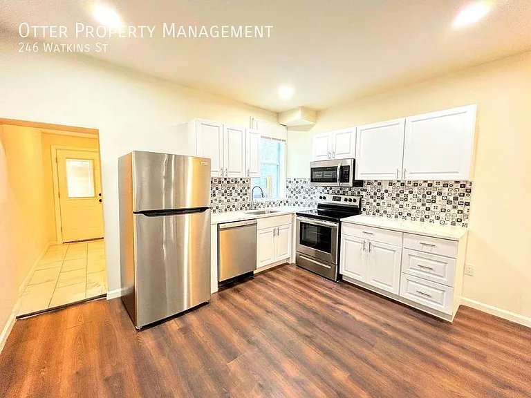 246 Watkins St — Photo 7