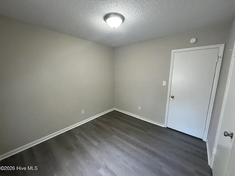 1313 Proctor St — Photo 6