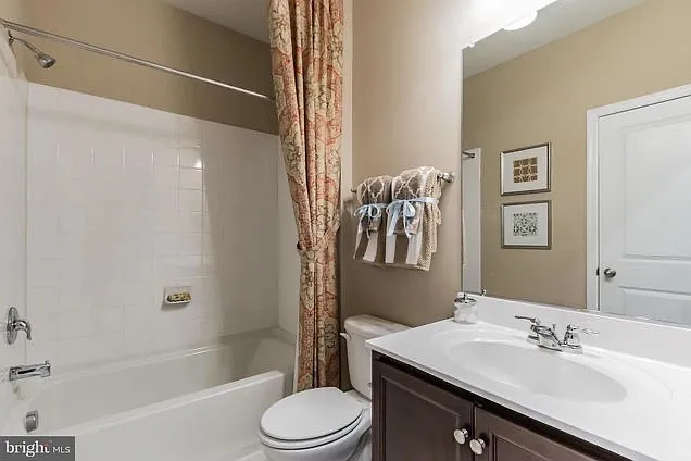 2072 Hinshaw Dr — Photo 15