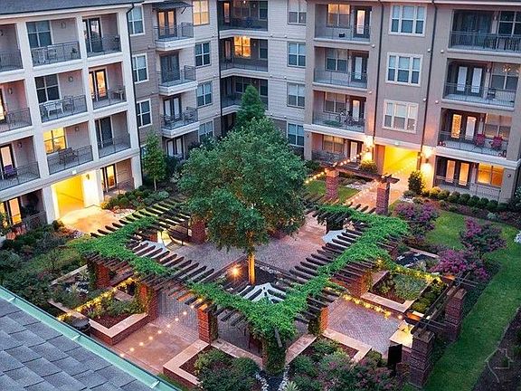5th image of 1621 Oak Lawn Ave #215
