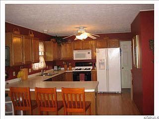 3rd image of 890 Hollyview Dr