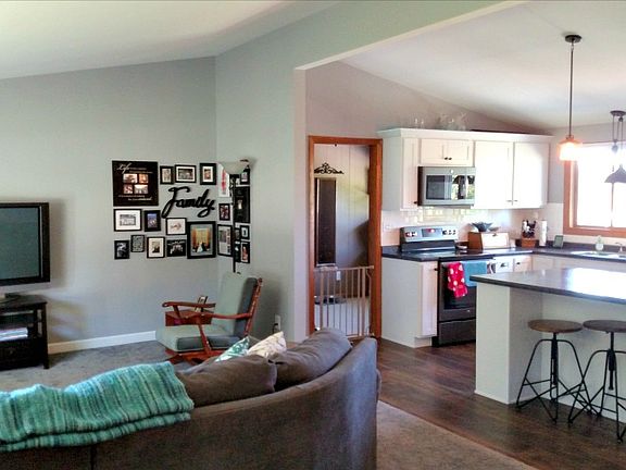5th image of 902 6th St
