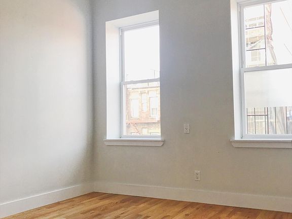 3rd image of 161 Maujer St APT 04B