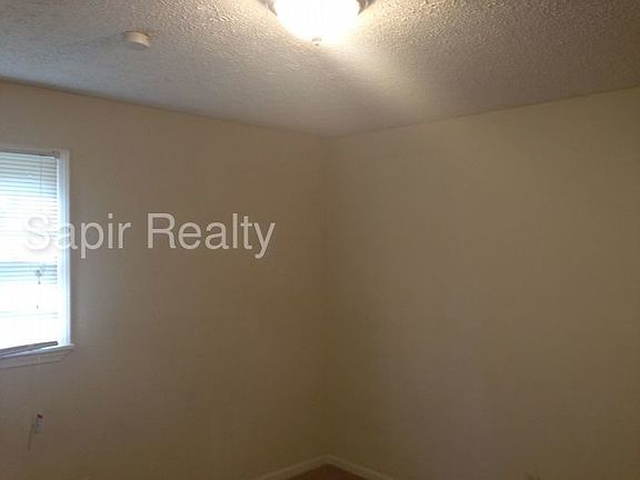 5th image of 924 Redford Dr SE