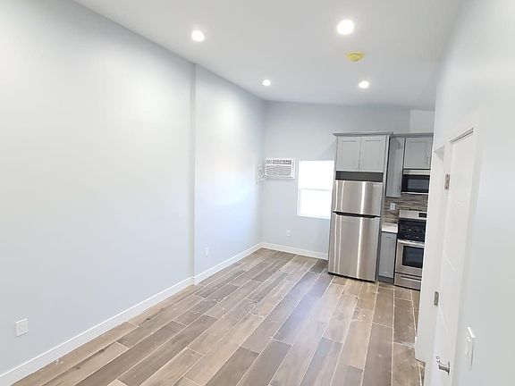 4th image of 3017 Rowena Ave APT 15