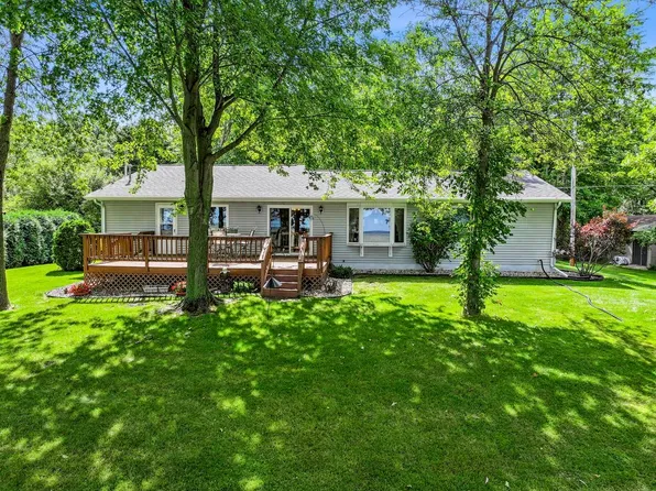 3665 Point Ln, Green Bay, WI 54311
