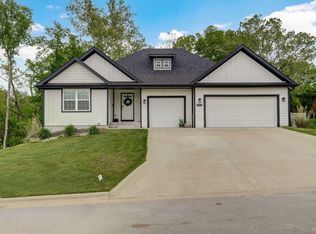 1611 E Hayloft Dr, Ozark, MO 65721