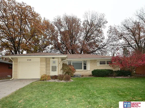 2728 S 44th St, Lincoln, NE 68506