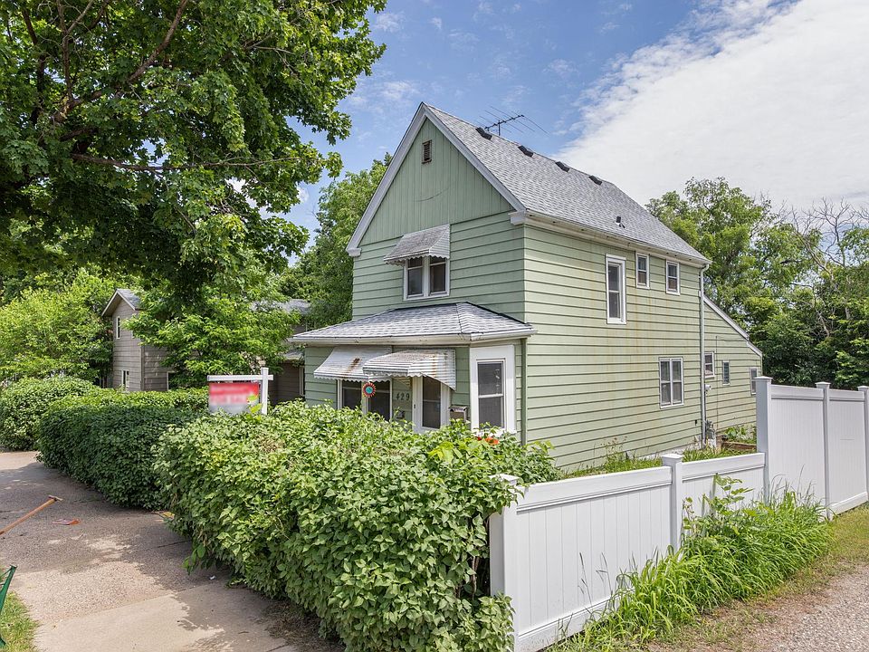 1st image of 429 1st Ave S
