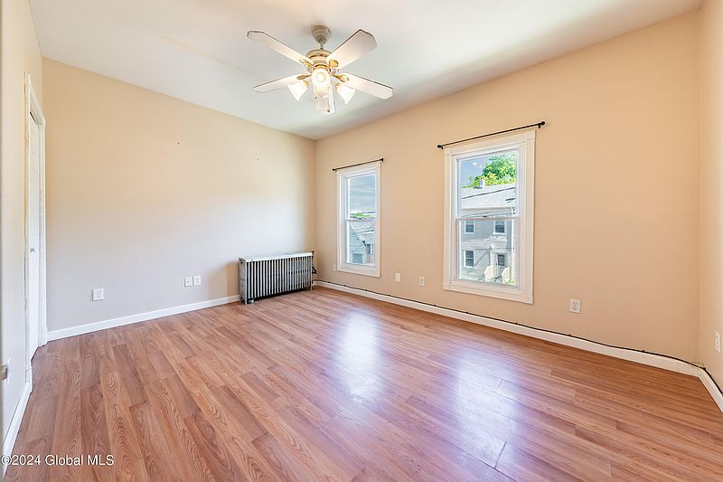 3rd image of 24 Glen Street