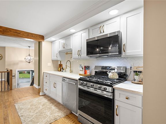 3rd image of 172 Firwood Dr