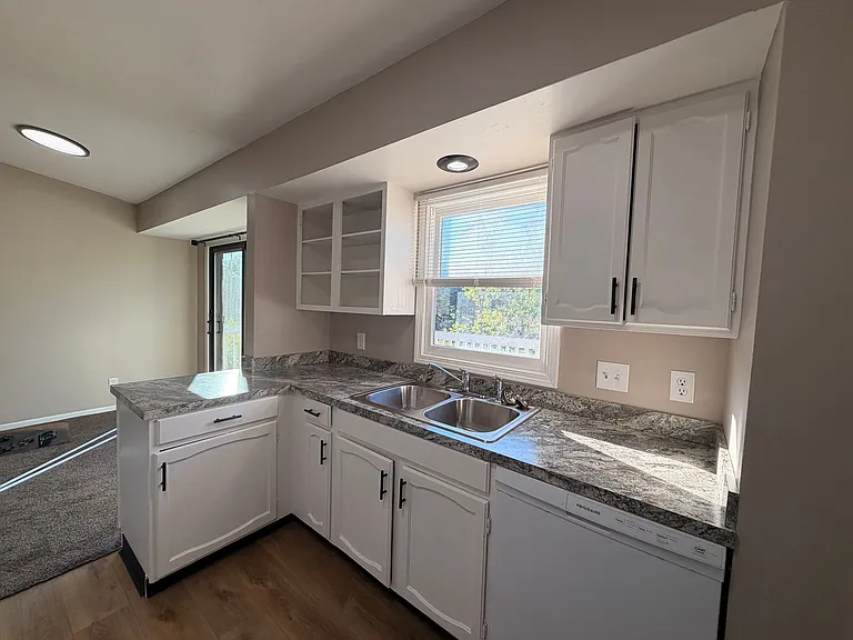 6672 Pleasantview St NE — Photo 4