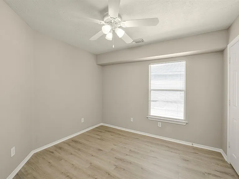 171 N Burberry Park Cir — Photo 25
